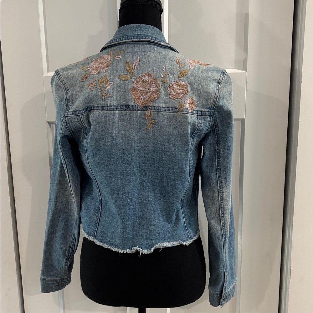Jean Jacket🌸embroidered🌸design 
Light blue washed see all pictures - Picture 6 of 7